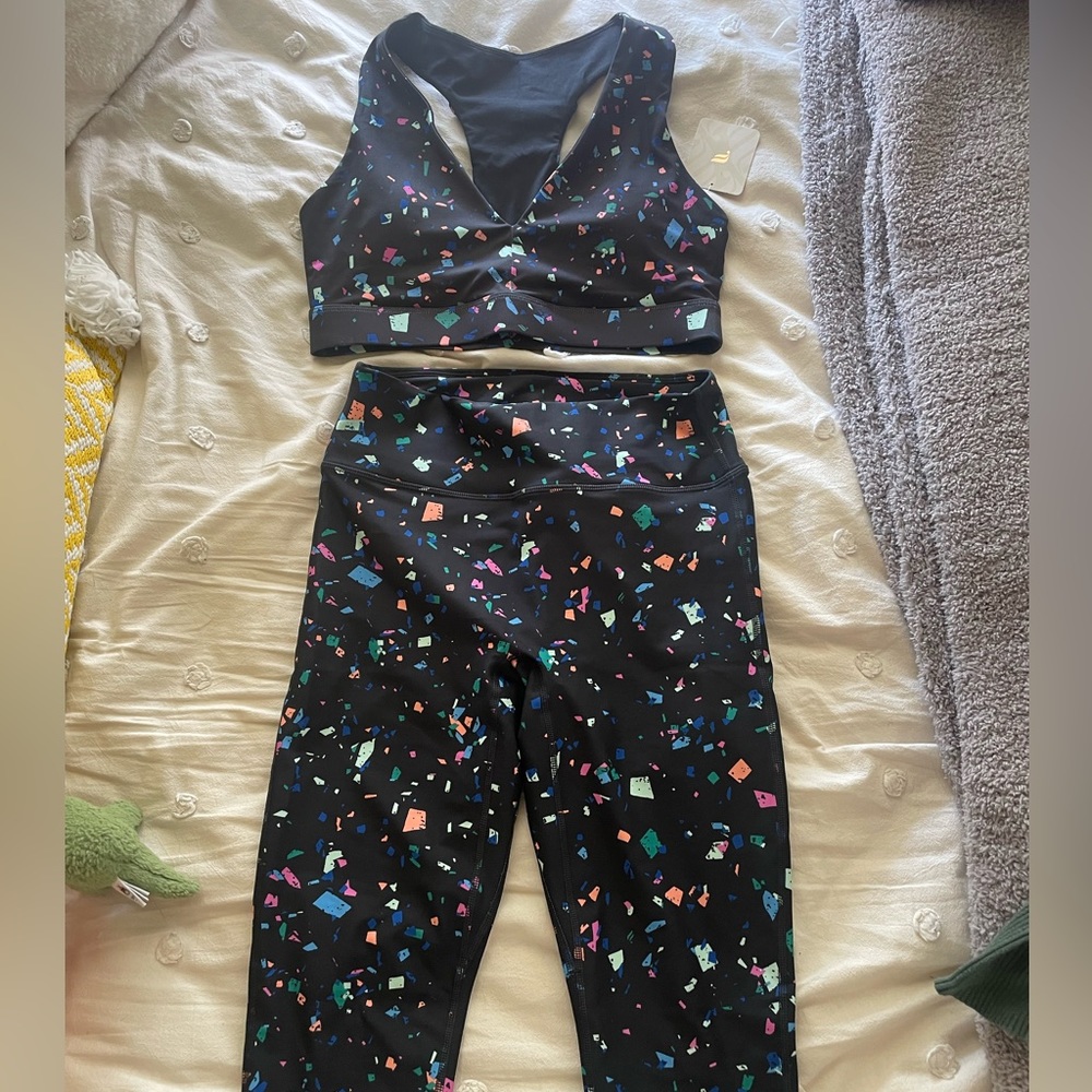 BRAND NEW NEVER WORN fabletics set. Both pieces are size M.